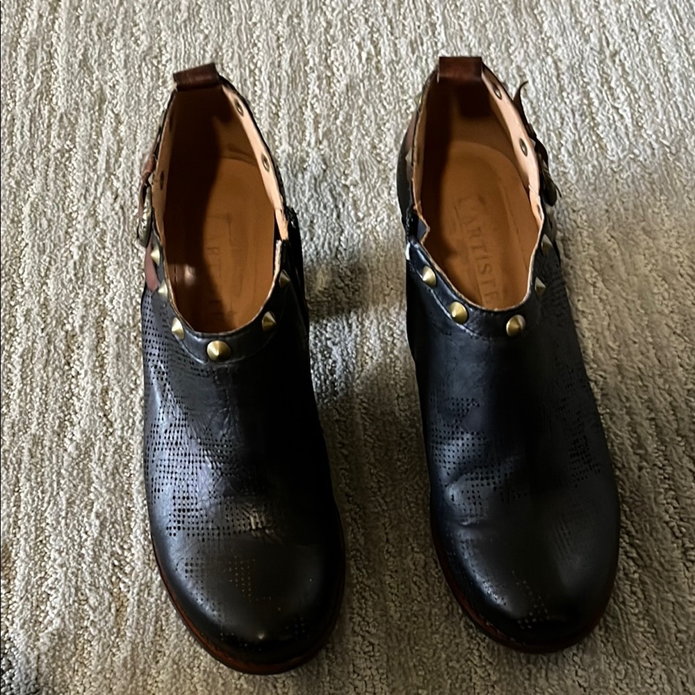 Spring Step L'Artiste Booties Kacie